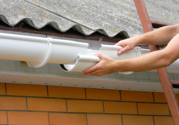 Gutter Hanging in Jefferson